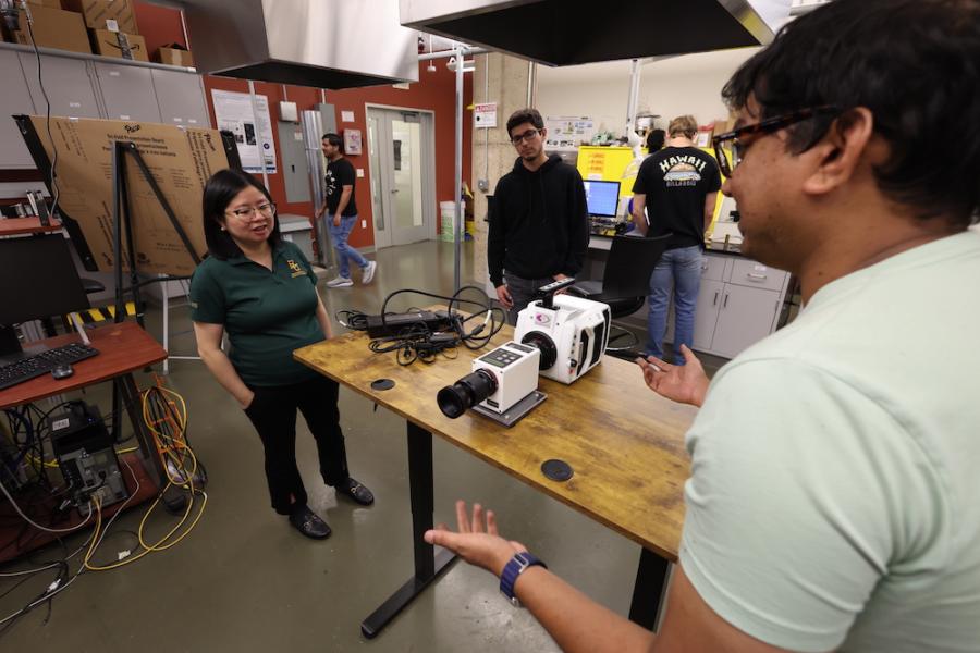 Lulin Jiang instructs students in her Baylor engineering lab.