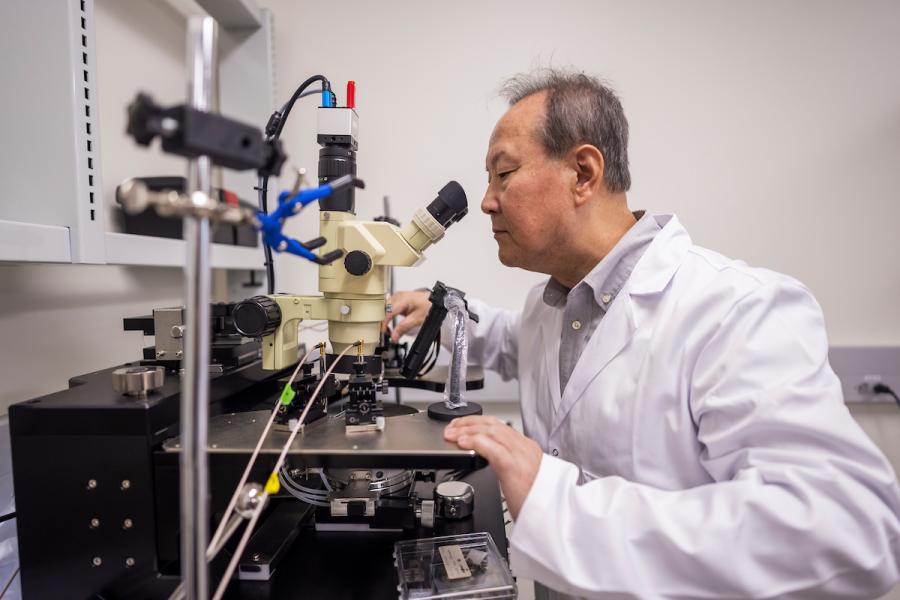 JB Lee researches in his Baylor lab.
